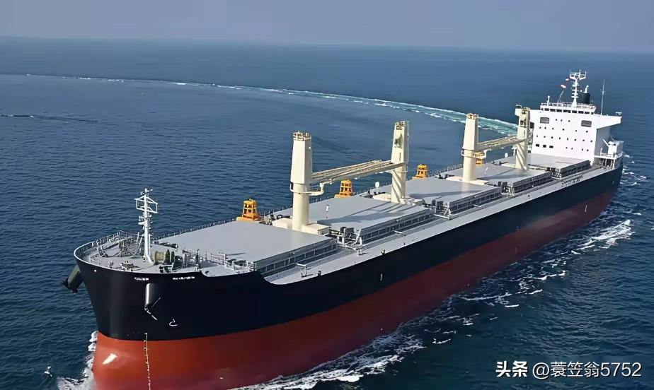 伊朗局势对全球原油运输的长期影响主要体现在以下几个方面：
1. 霍尔木兹海峡运输