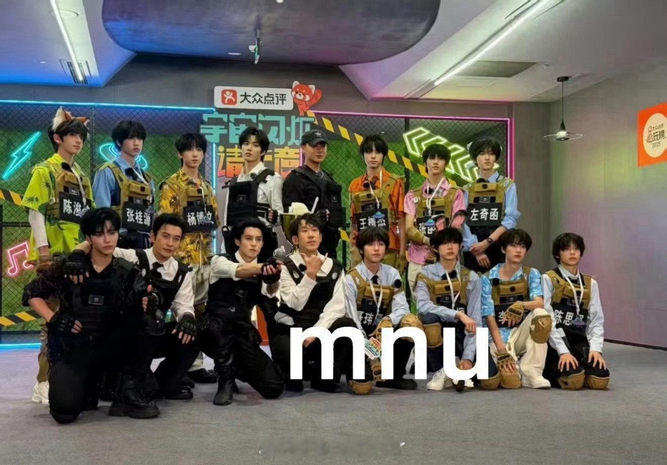 TF四代录制《宇宙闪烁请注意》的大合照，一眼注意到谁？ 