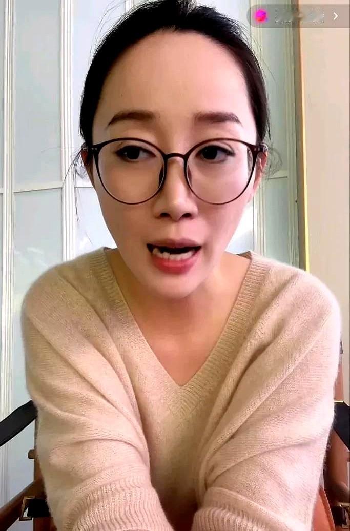 一个人扛80万粉，她怕掉粉比怕停电还狠

凌晨两点，琳姐还在咖啡店镜头前打哈欠，