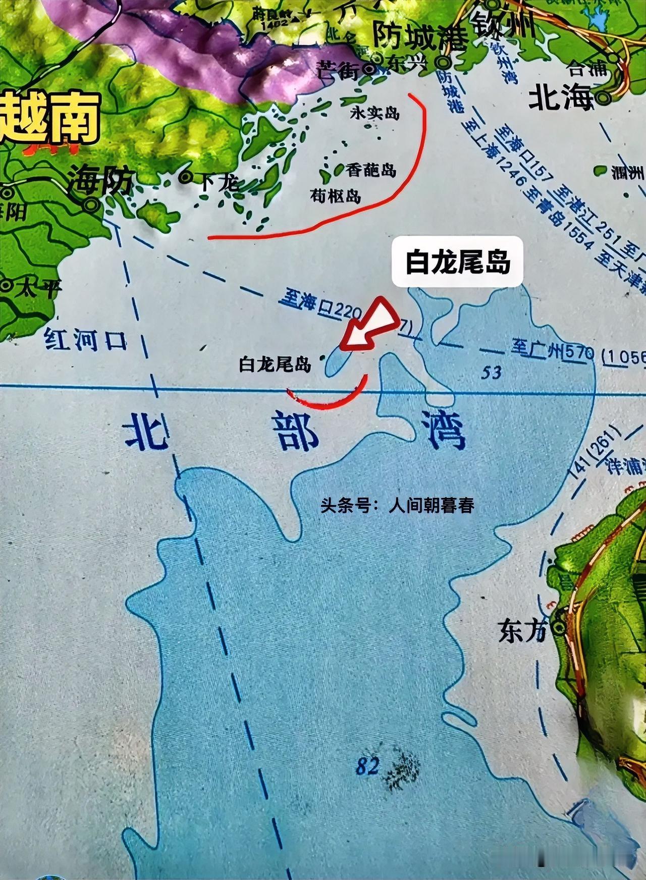 从岛屿分布来看，北部湾沿岸的岛屿几乎全部位于越南一侧，而属于我国的岛屿屈指可数。