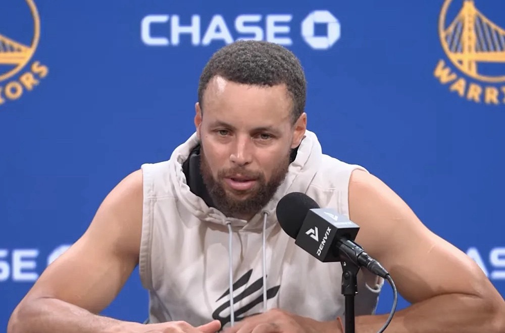 勇士球星库里今日参加新闻发布会时，谈到了自己缺席期间的感受。记者问：“过去这两个