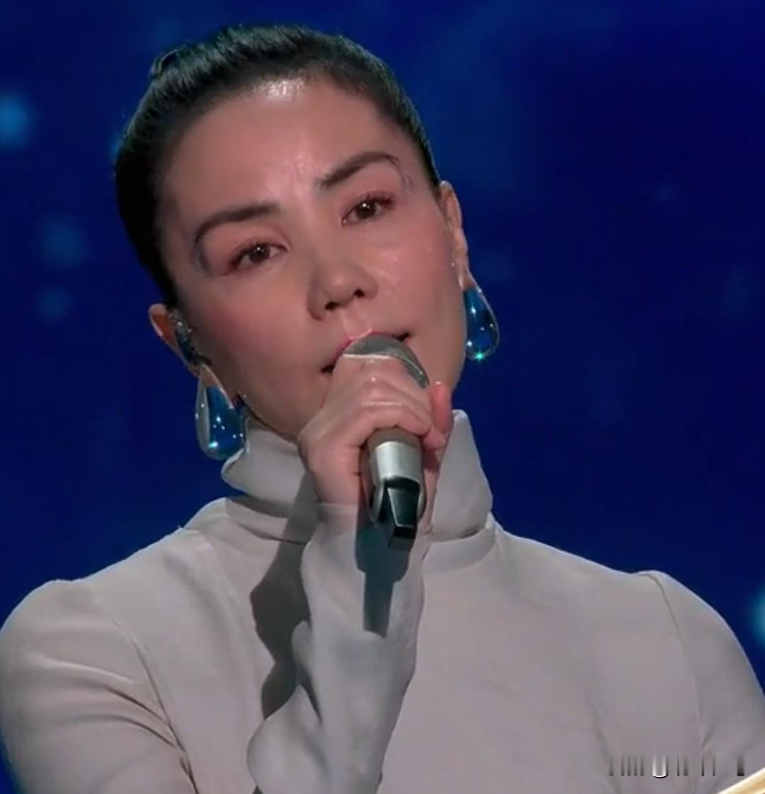 【长弓观天下】：春晚收视黑马出炉，不是王菲也不是流量，第一名看哭了
 
| 20