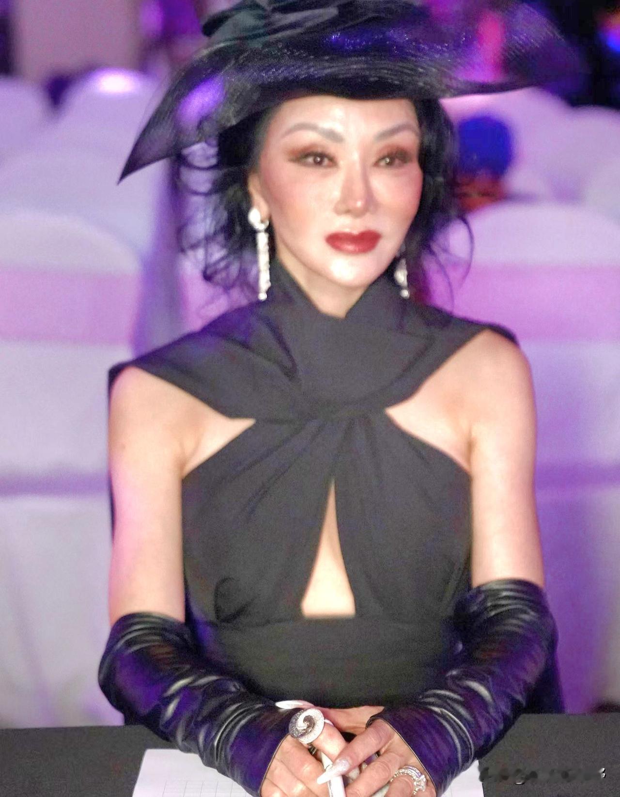 优雅的黑纱礼服，闪耀的珠宝配饰，尽显高贵气质！紫色蕾丝礼服 紫色丝绒礼服 黑纱气