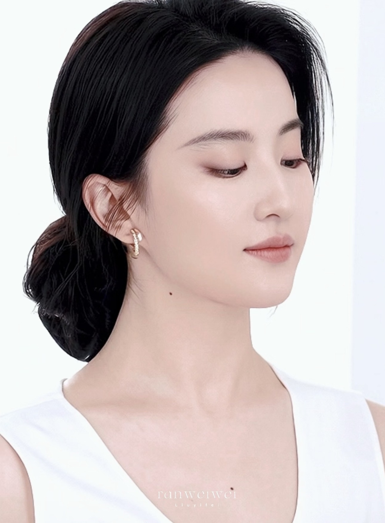 这是个什么发型，这个资生堂物料好美…我菲这么完美的圆头，这几年大部分时间都被大背