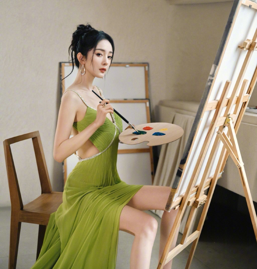 我发现很多女明星都在营销好身材，目的就是尽量增加自己在时尚赛道的曝光度，好引起一
