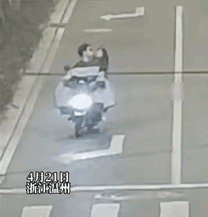 骑车要专心，注意安全！