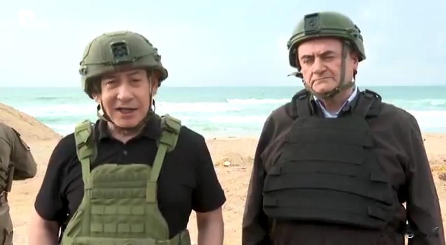 以色列总理内塔尼亚胡早些时候在加沙地带某处海滩发表谈话：以色列已经摧毁哈马斯的军