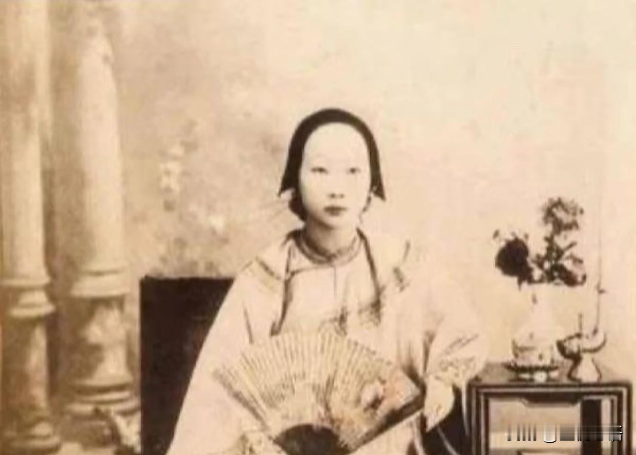 清朝最潮婆婆！活出了女性的顶配人生

一百多年前的清朝，风气保守到女子只能困在深