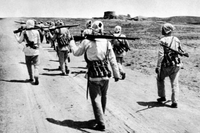 抗战时期，八路军队长发现了一件蹊跷事：八路军只要在铁路线上一活动，日伪军就马上出