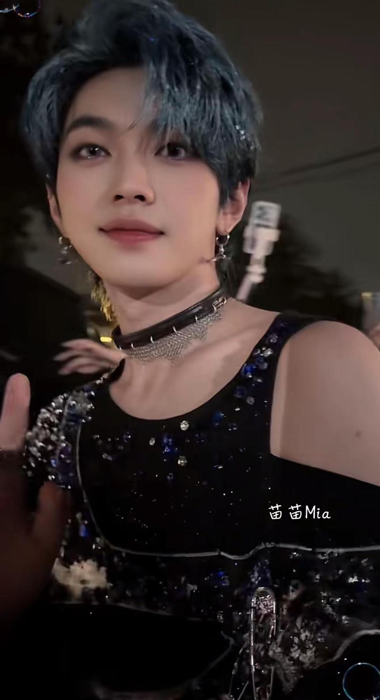 叶皓然北京巡演下班超治愈🎤。小叶辛苦啦！北京巡演结束时，粉丝们在门口喊着下次见