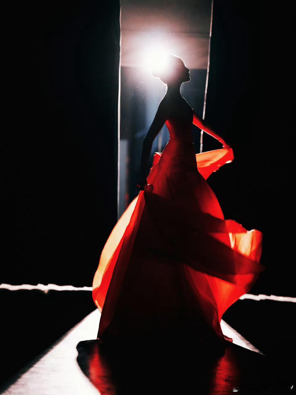 关晓彤19岁的7年关晓彤 未来请幸福 这7年，没炒作，他们一起经历过事业的起伏，