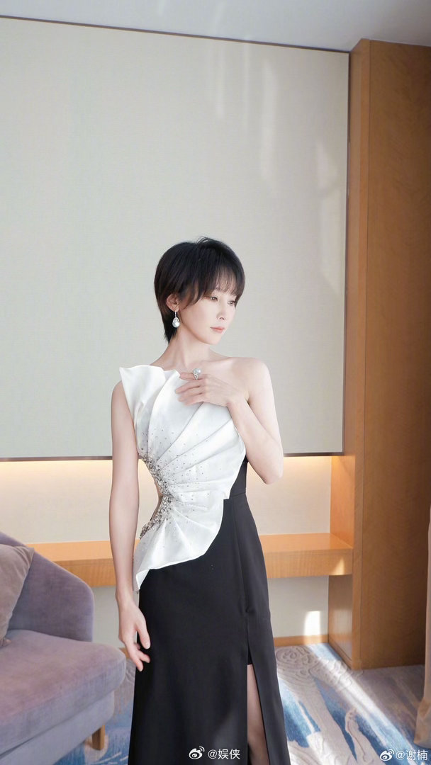 谢楠放我们出去 真的狠狠共情谢楠！乘风初见面直播全程，从热闹社交到慢慢疲惫，只想