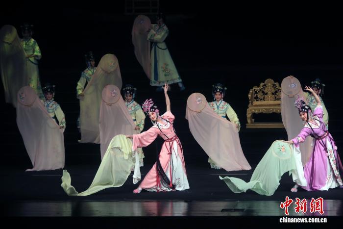 【川剧双戏将开启沪浙四城巡演】
4月7日，成都市川剧研究院在成都举行新闻通气会。