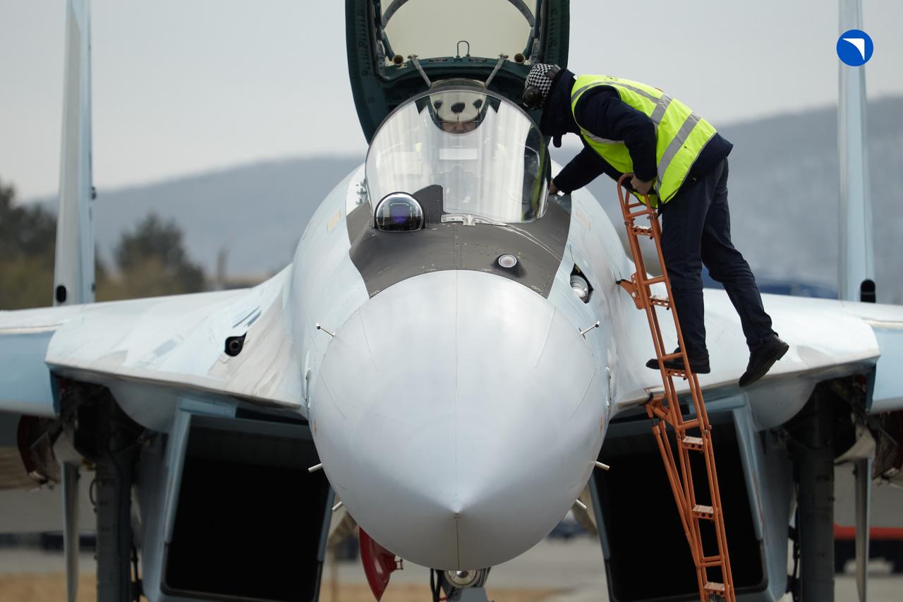 11月1日，俄罗斯联合航空制造集团表示，已经向俄罗斯空天军交付了新一批苏-35S