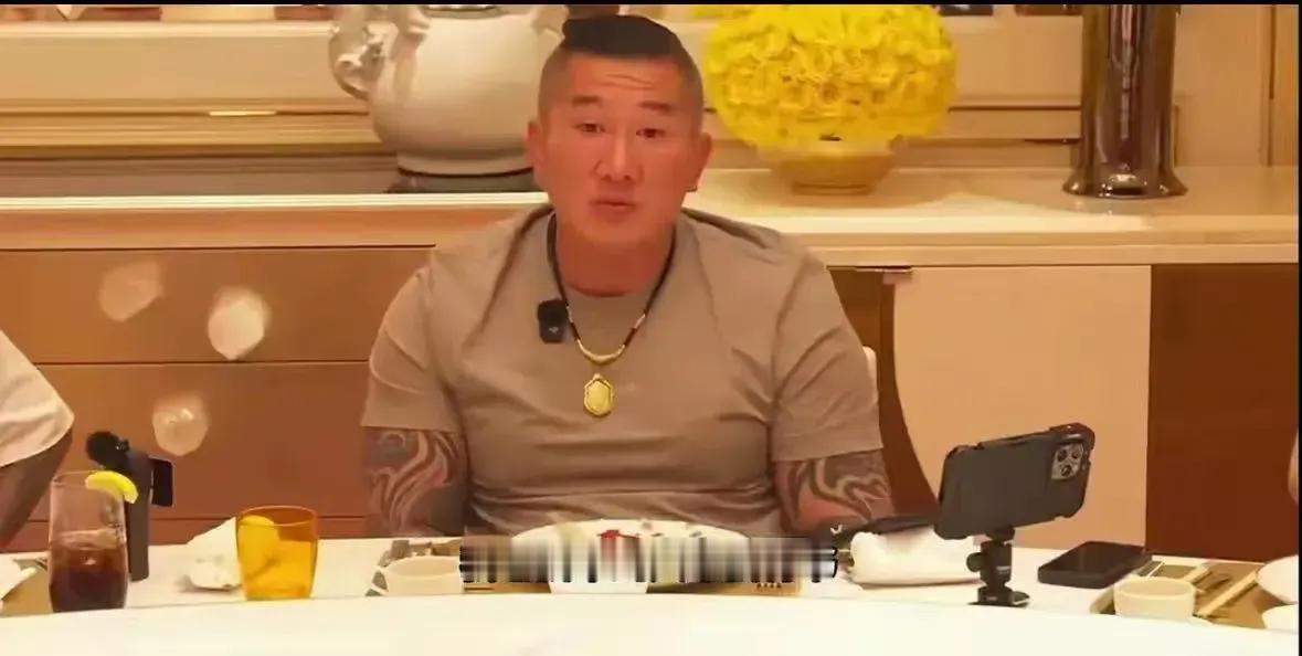 馆长做事要有耐心，尤其跟大陆打交道，要懂得付出，不要以为来了两次大陆，就以为了解