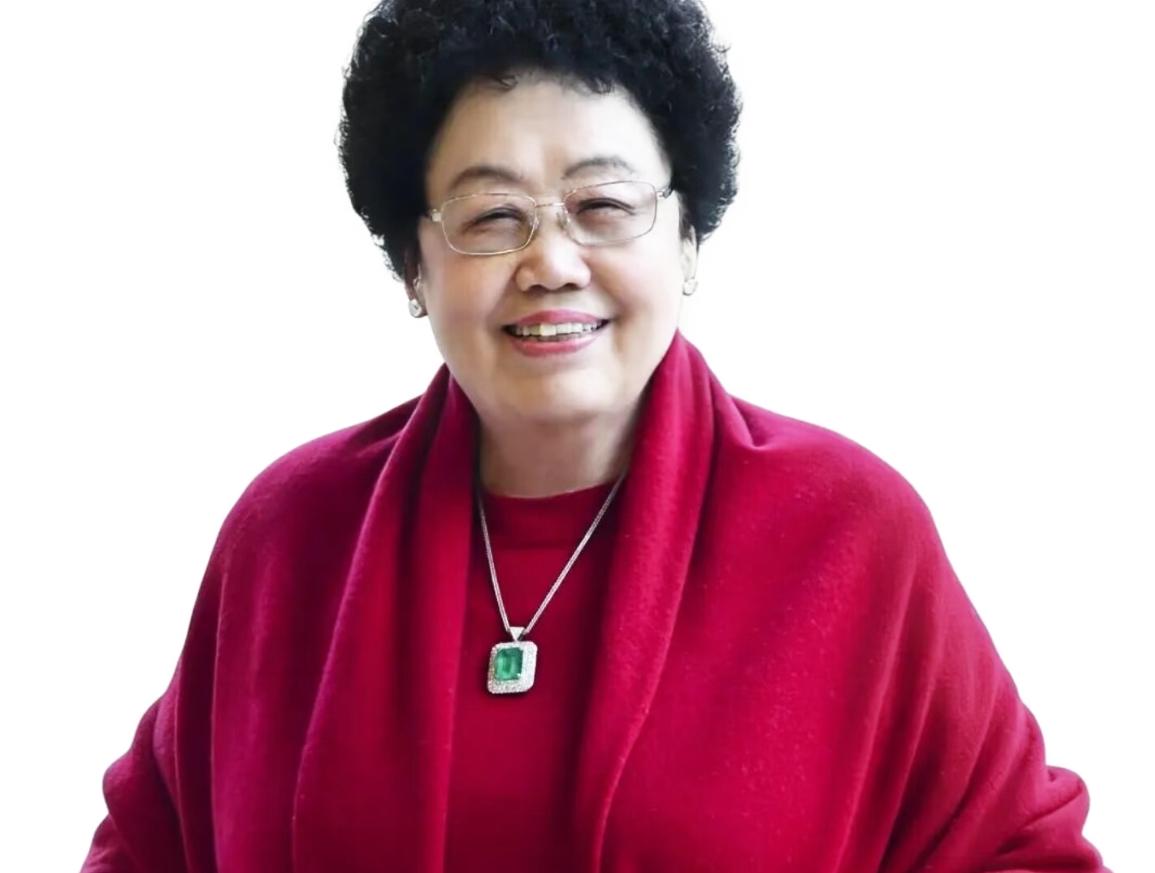 陈丽华离世
要说她这辈子最该感谢的人，
我觉得不是老公迟重瑞，而是她那个低调本分