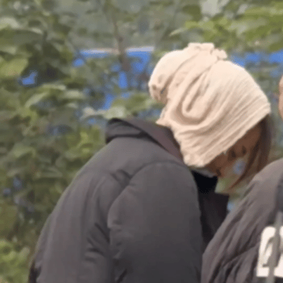 这执行力太强了！刚走完金鸡红毯官宣新作，转头就在四川被偶遇火速进组。飞天金鹰双料