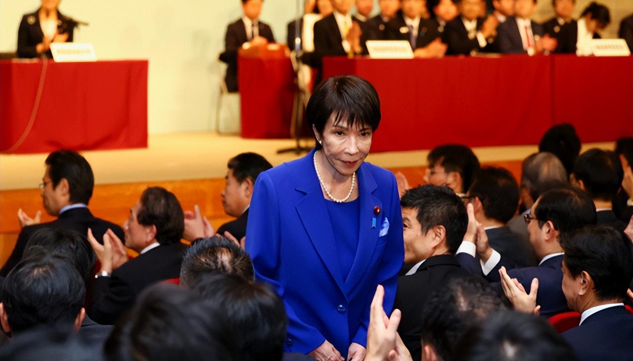 突发！高市早苗收到最后通牒，日本首相大位之争，突然出现了新变数！
10月4日，高