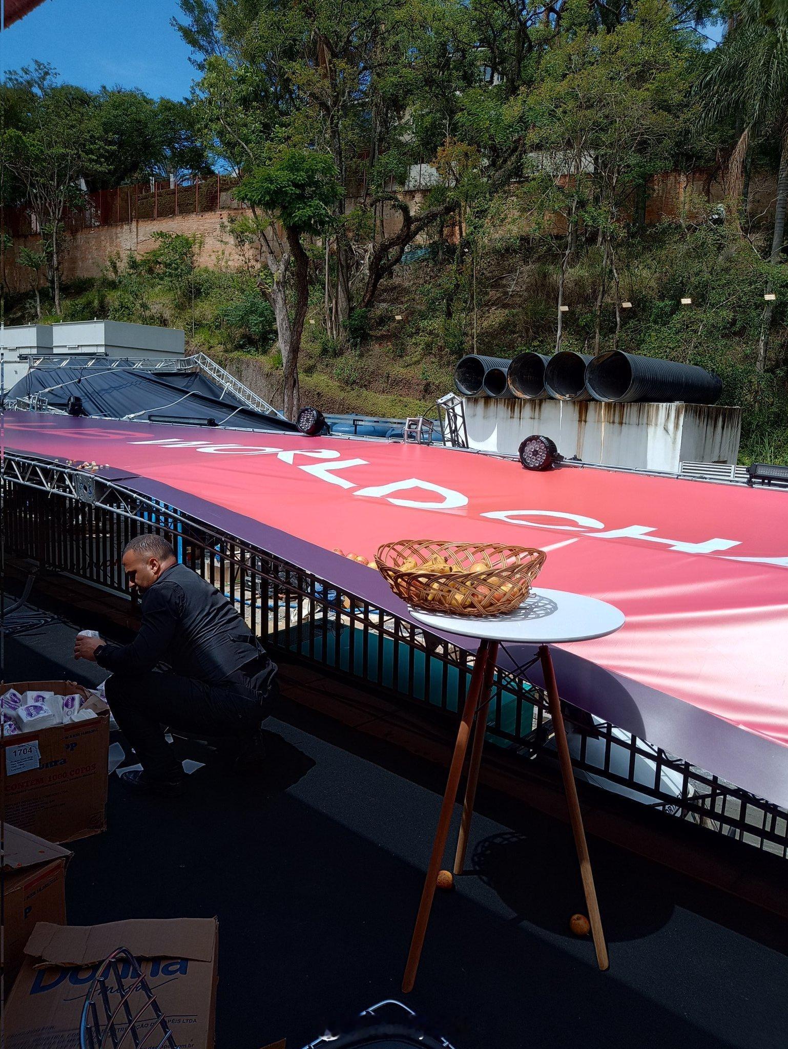 圣保罗的大风把世俱杯场馆VIP区的遮阳设施吹倒了，所幸无人受重伤排坛动态2025