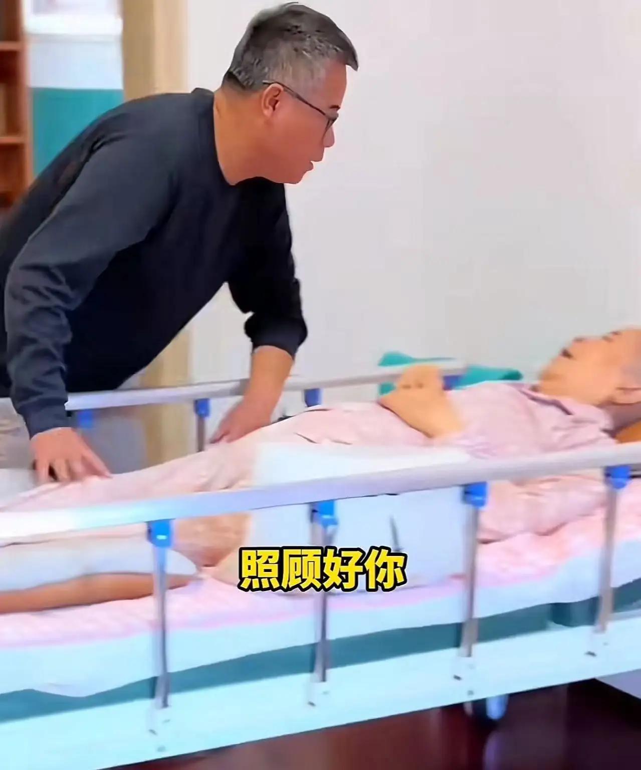 【感人至深！儿子六年照顾卧床母亲，母亲内疚道歉，儿子一句话令人泪崩】

近日，一