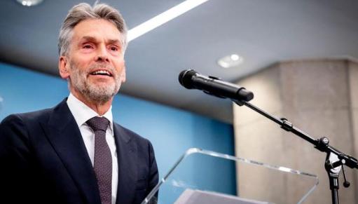 都以为稀土管制能按住荷兰，没想到人家反手就把中低端DUV光刻机也禁了，连老设备维