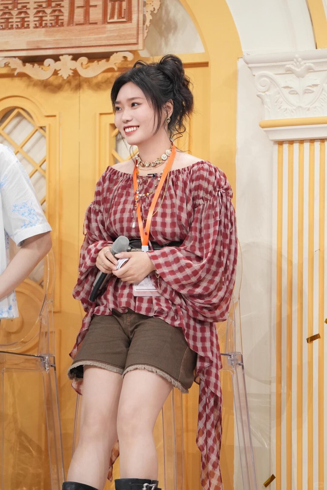 孙怡和李雪琴说：“我看浪姐网传名单上有你，我以为你会去呢～”面对孙怡的疑惑，李雪