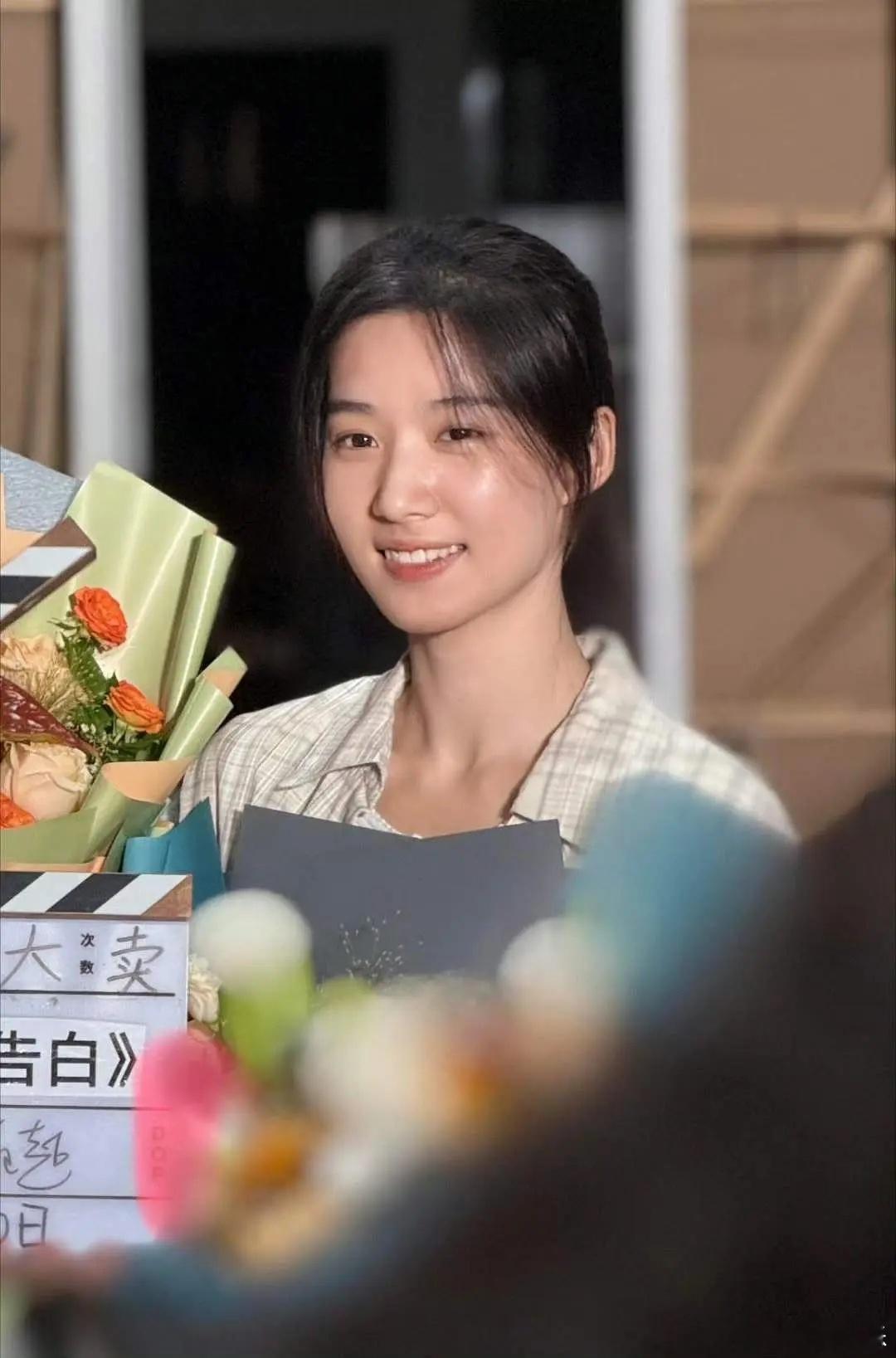 卢昱晓好朴实啊，像务农人员[允悲][允悲] ​​​