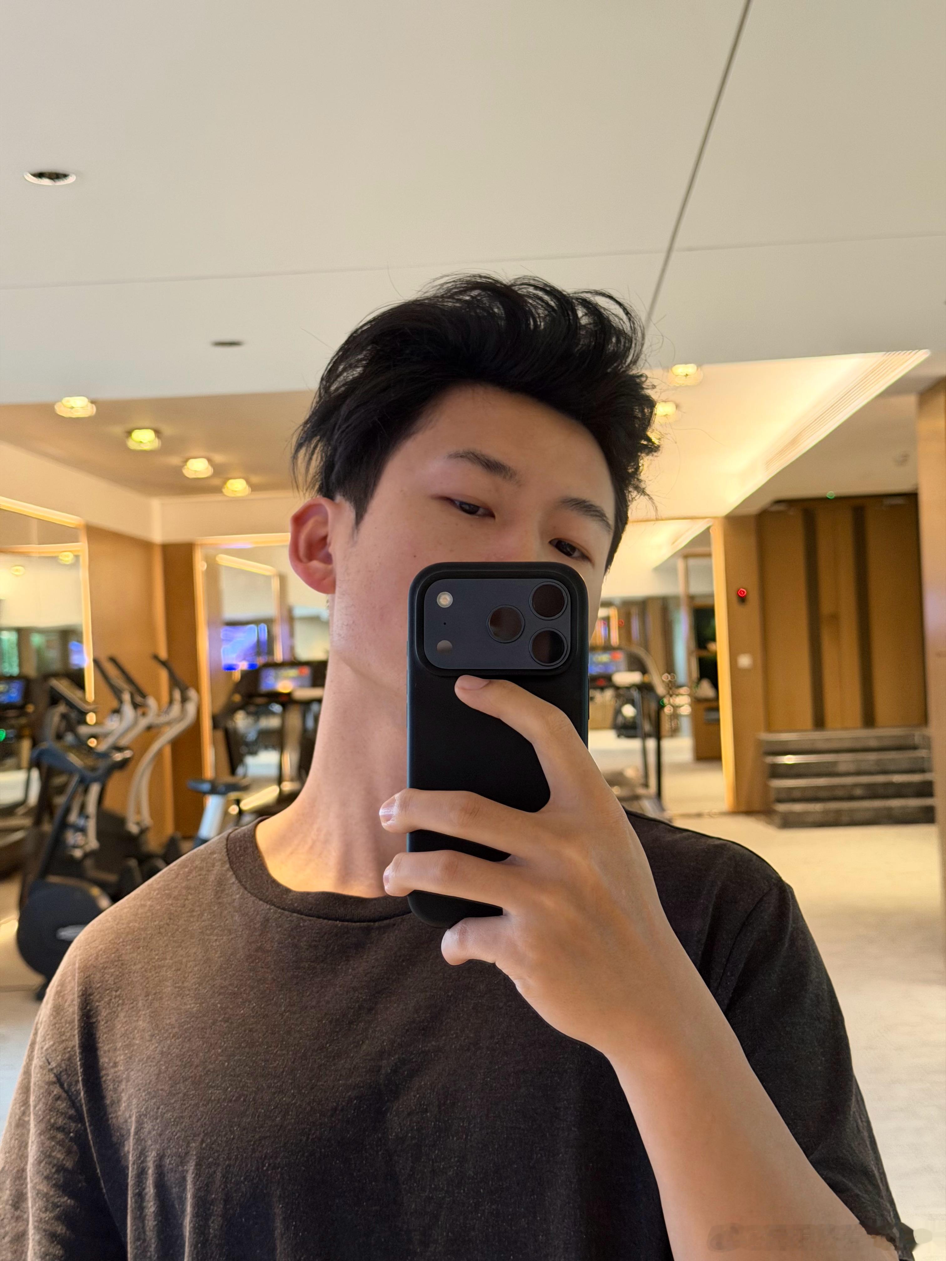 起床来健身房打卡一下迷迷糊糊才反应过来登记跟我说的是英文Room number 