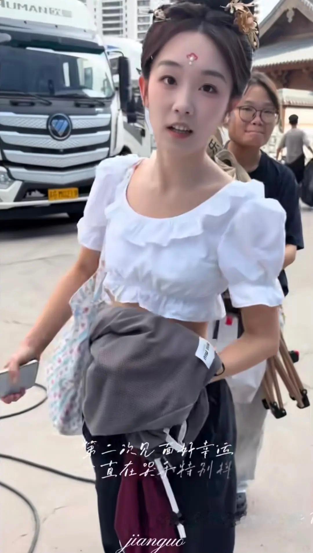 这个白富美网红竟然已经进了两个组了，恰逢春和一瓯春 ​​​