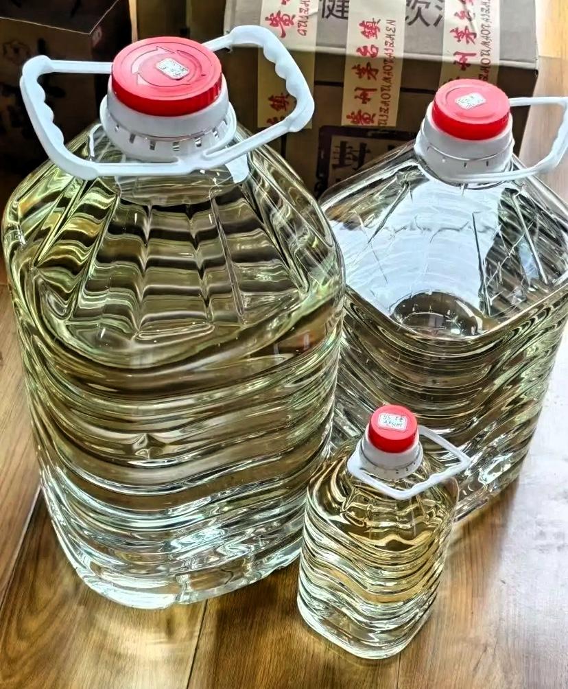 最近总刷到有人说茅台镇假酒多，
其实真相比你想的更复杂！

上次央视曝光后，我特