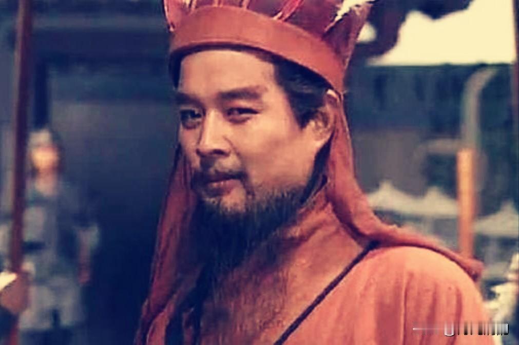 建安四年，袁术在淮南粮尽崩盘，呕血而死，皖城瞬间成了无主之地。此时的曹操，正处在