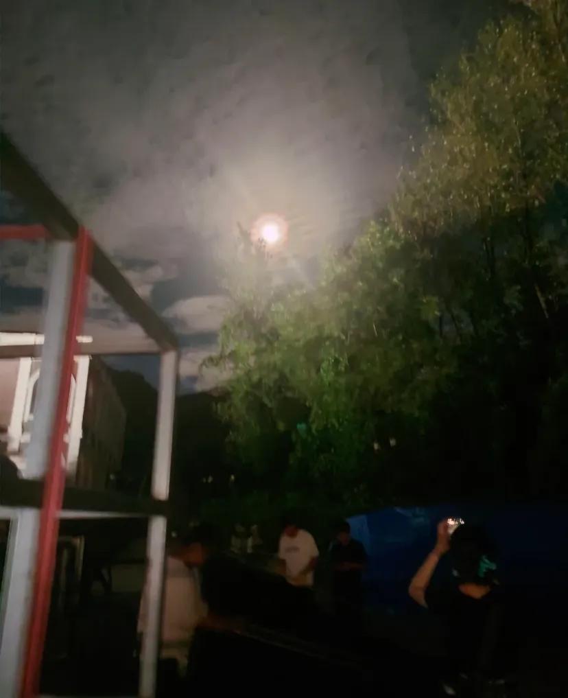 封神剧组最牛逼的地方是有周末!
很多人可能理解不了剧组有周末是什么样的概念，对于