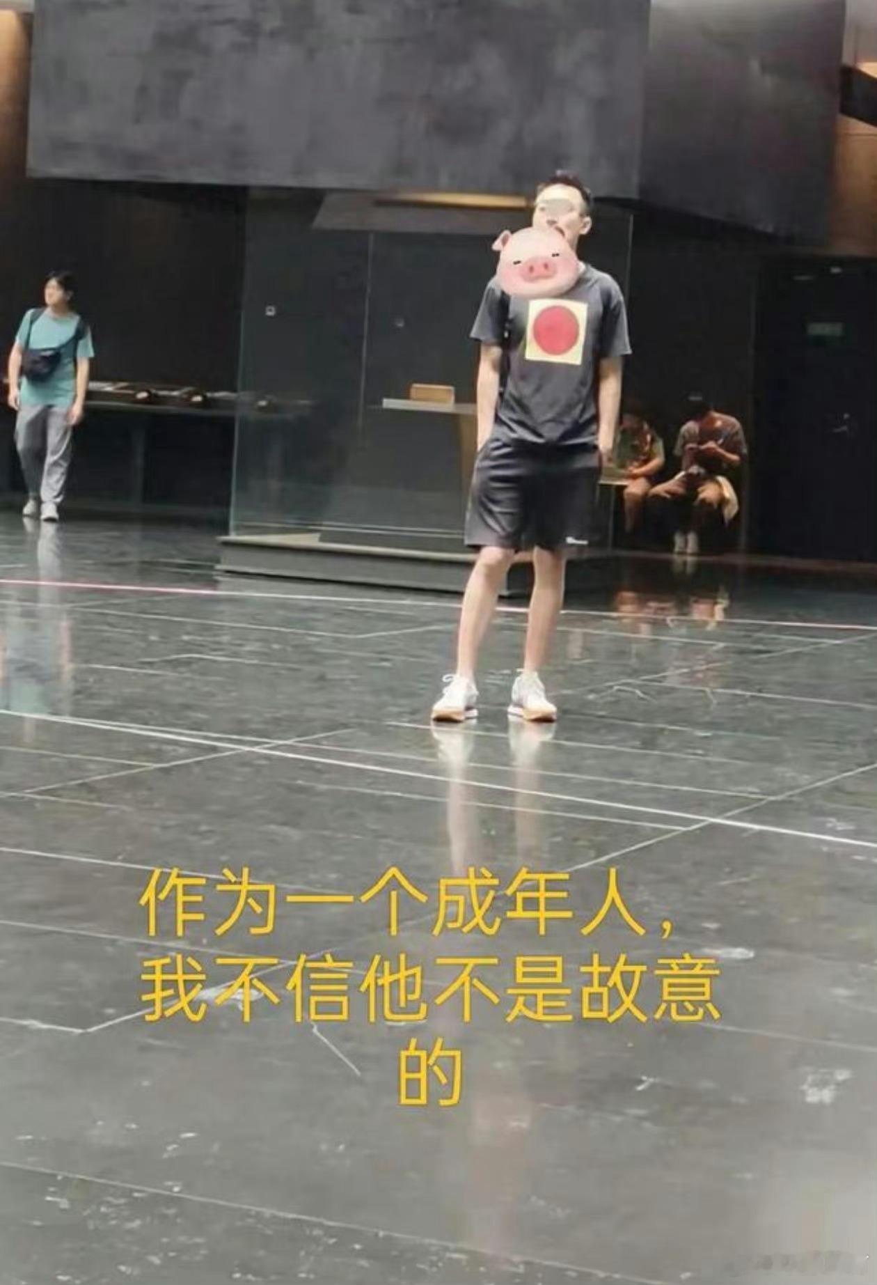 #男子在731部队罪证陈列馆穿太阳旗图案T恤#每年都会有这样的垃圾，出来挑衅民族