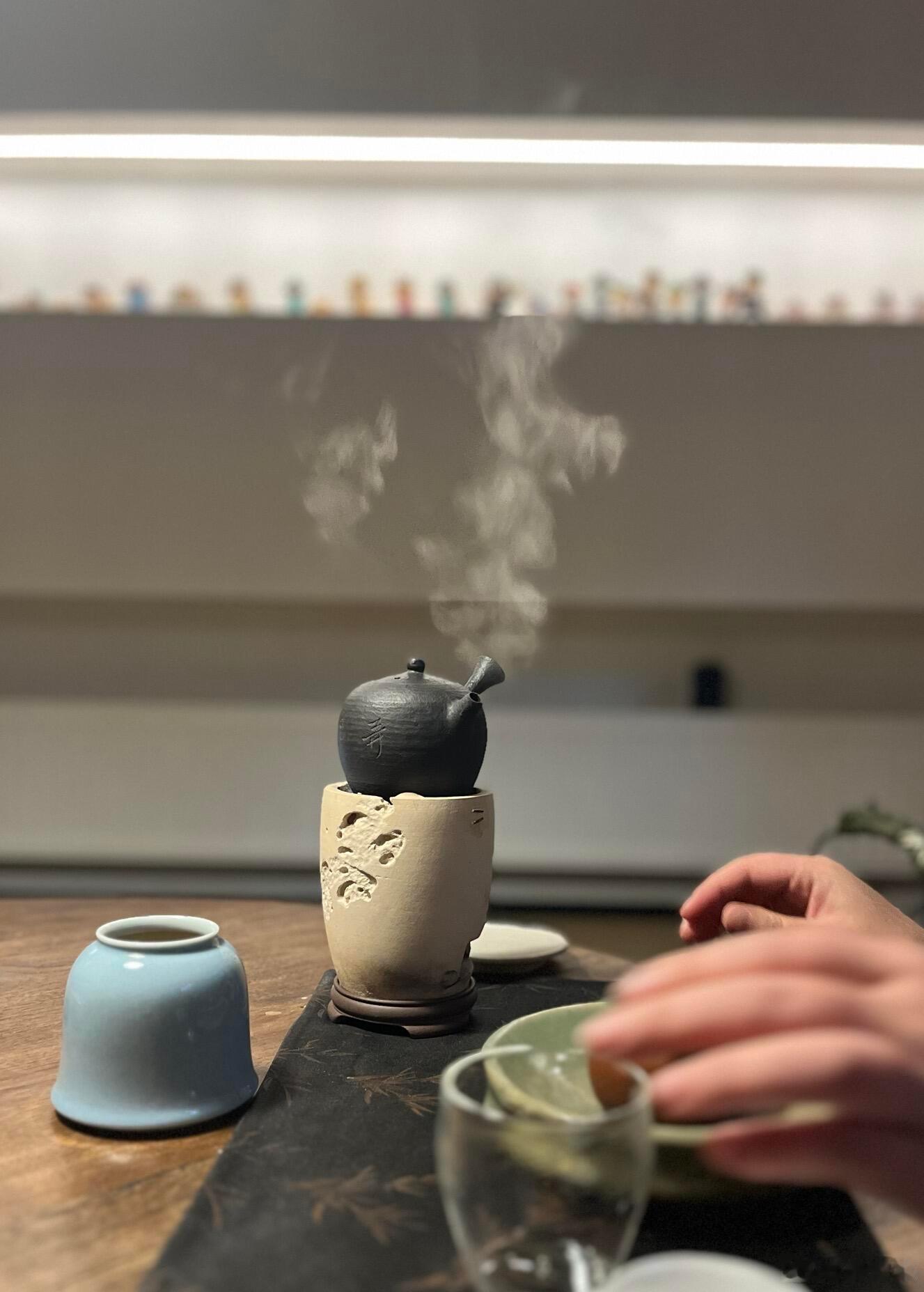 能一起喝茶的人，一定是好朋友。 