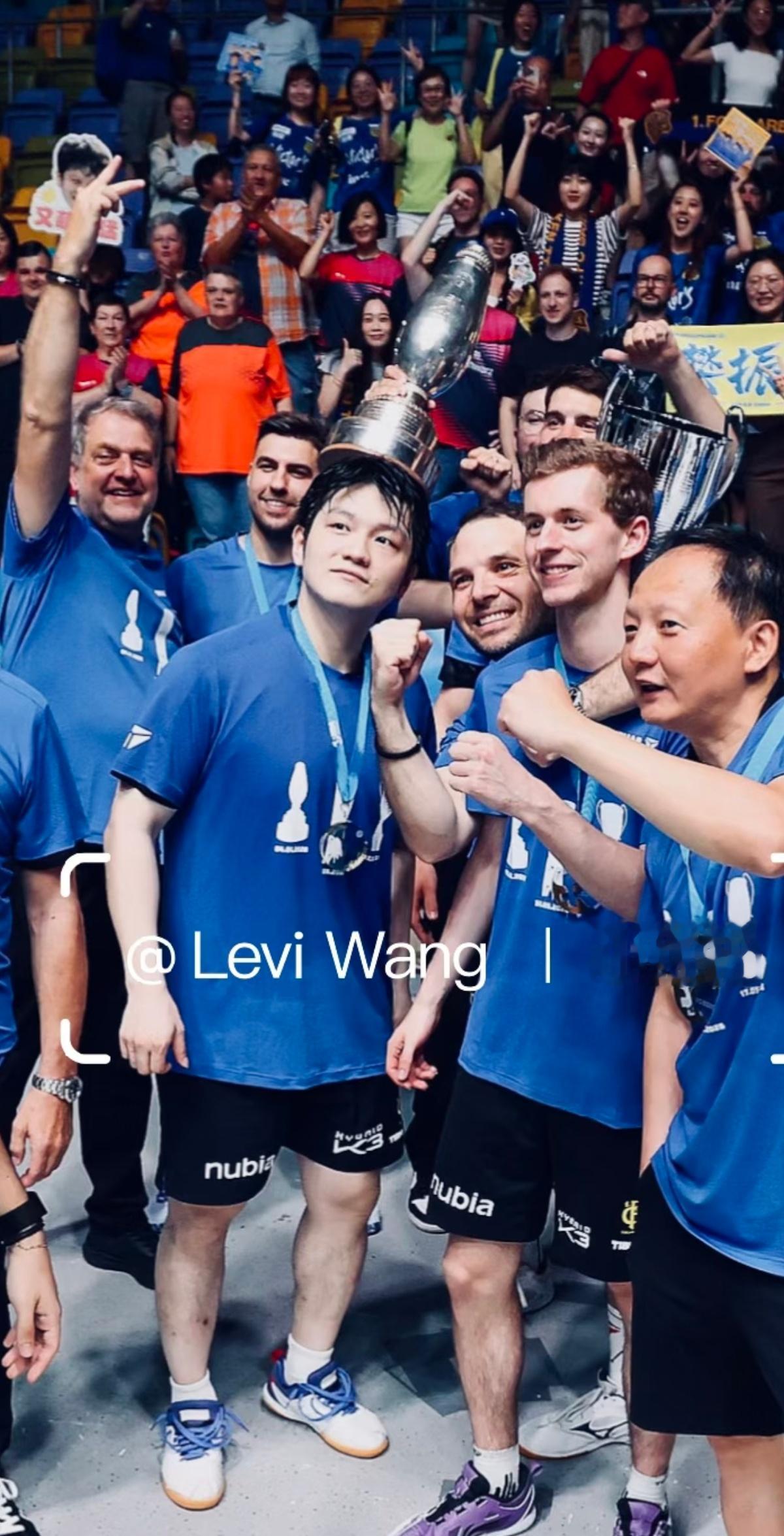 樊振东新视角球迷墙大合影  ©️Levi Joshua 