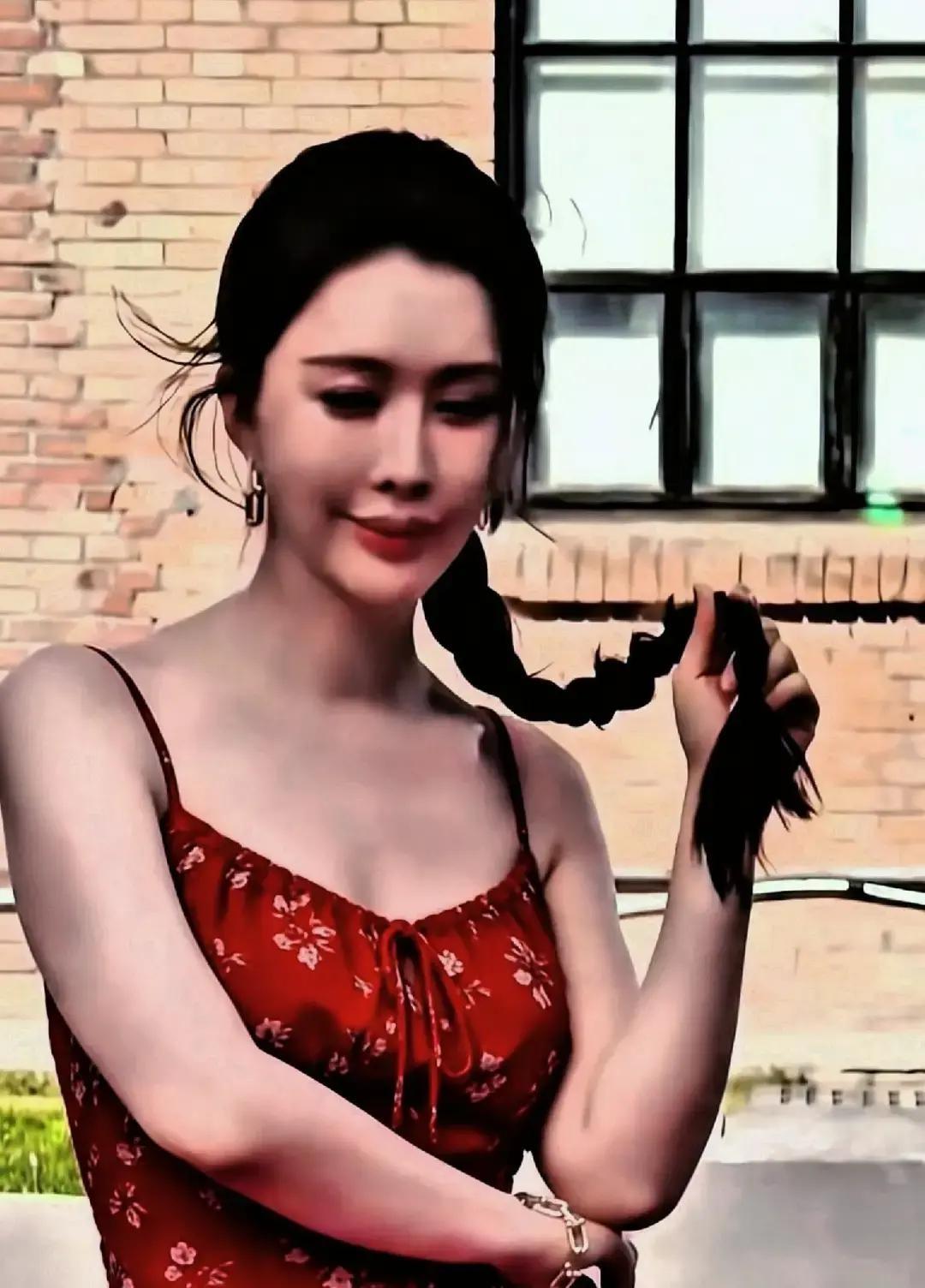 王石田朴珺被翻出旧瓜，说田朴珺先瞄冯伦，再被介绍给王石。
2012年两人恋情刚爆