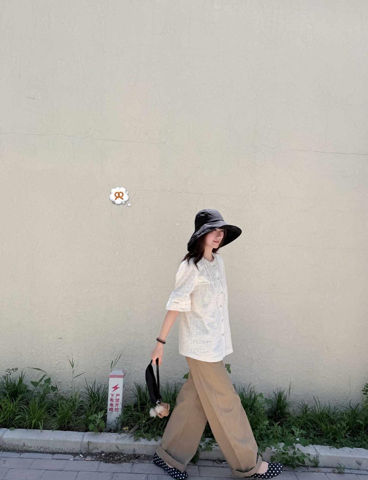 monoo🥯
原胚色刺绣衬衫的两种搭配～
等短裤！靴子已买好✌️
	
韩系穿搭