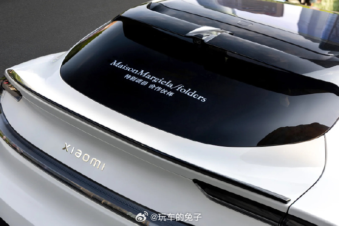 小米跨界联动梅森马吉拉 怎么说呢……马吉拉好像最近疯狂联名，就比如前段时间跟su