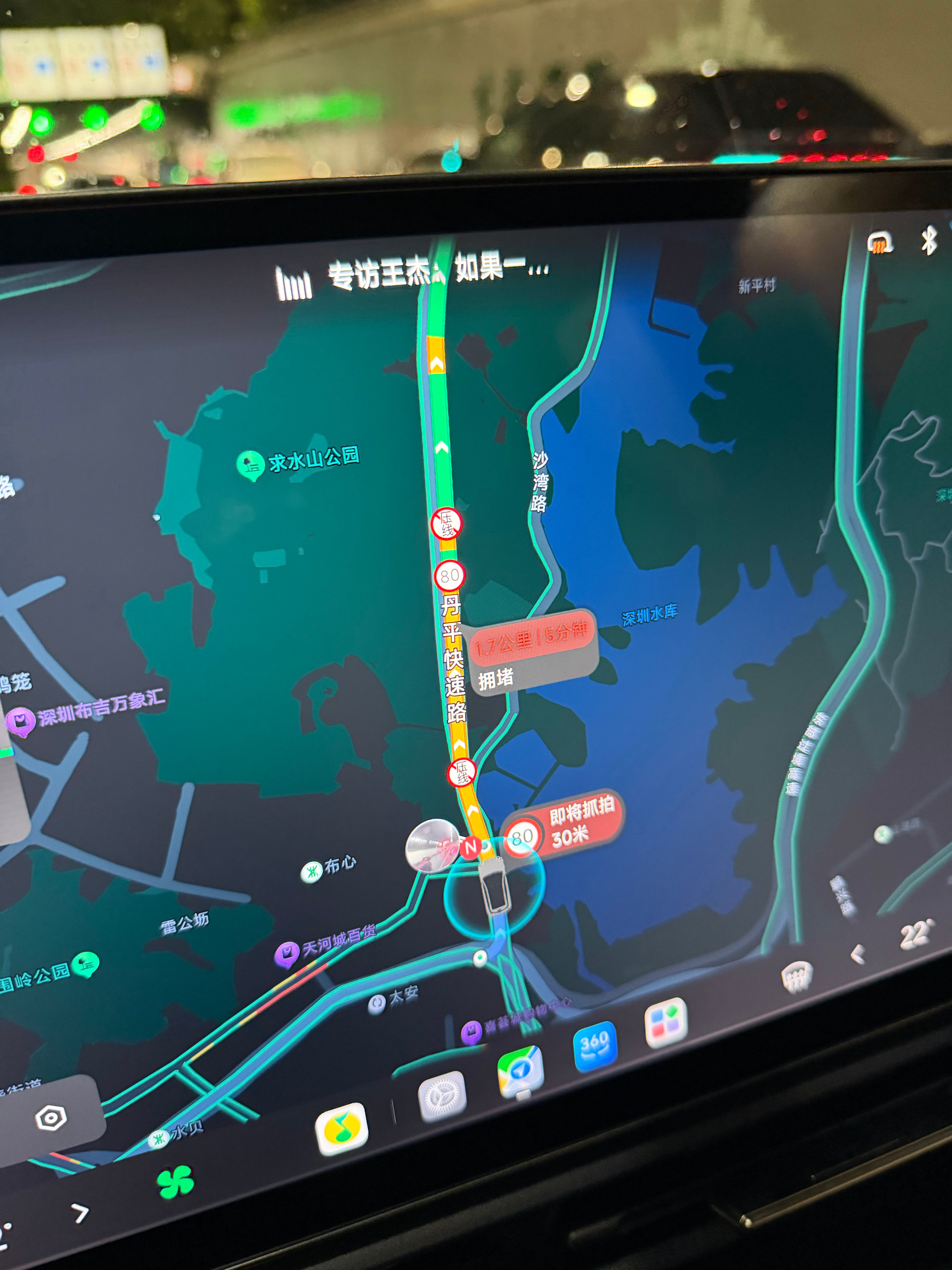 沙湾路10米的塌方，到今天修了20天了，也封路了20天，每天出山里，得绕行一大圈
