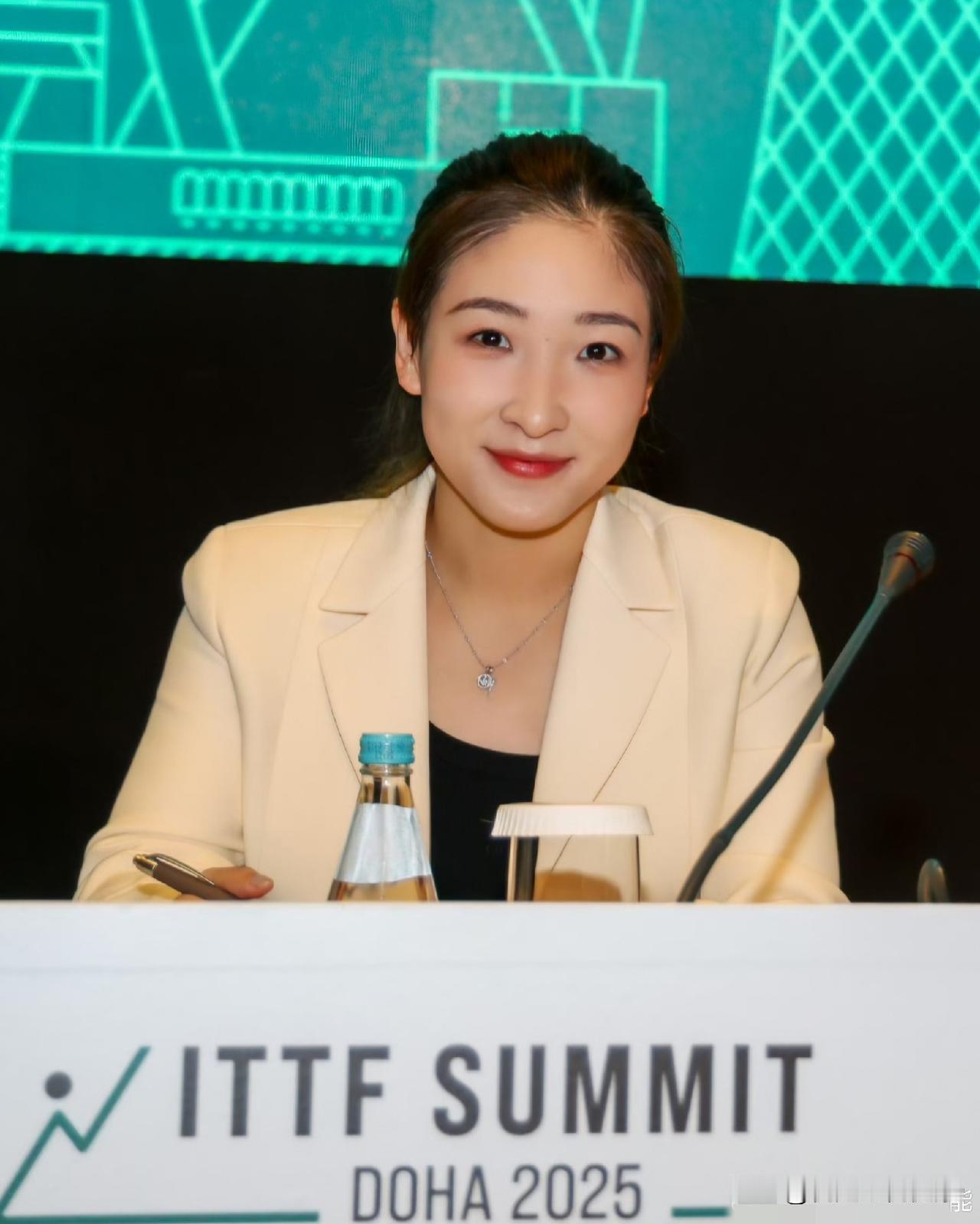 喜讯！国乒传奇刘诗雯再担重任！
恭喜刘诗雯成功连任国际乒联运动员委员会主席！
从