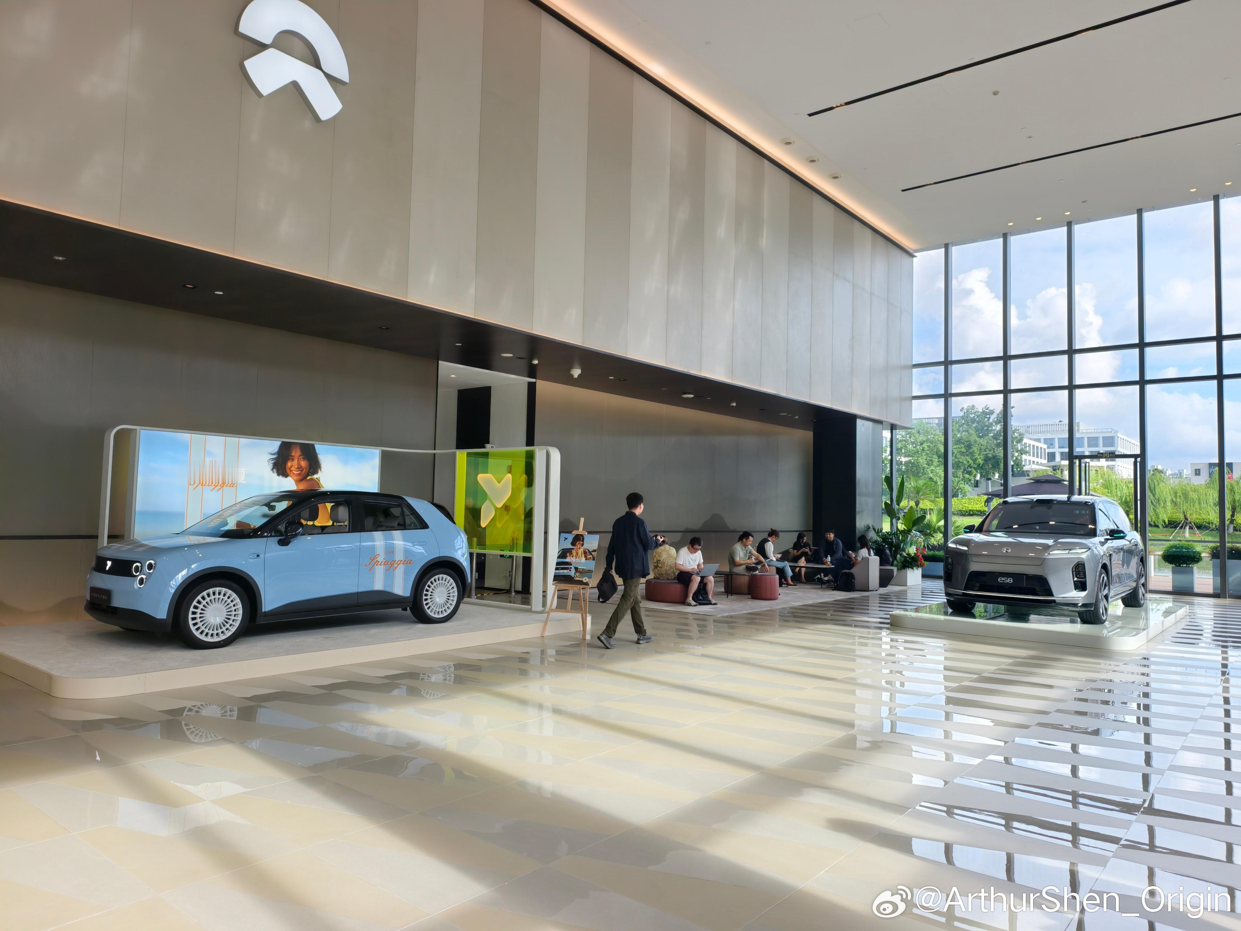 来“上班了”[doge]蔚来汽车[超话]  ​​​