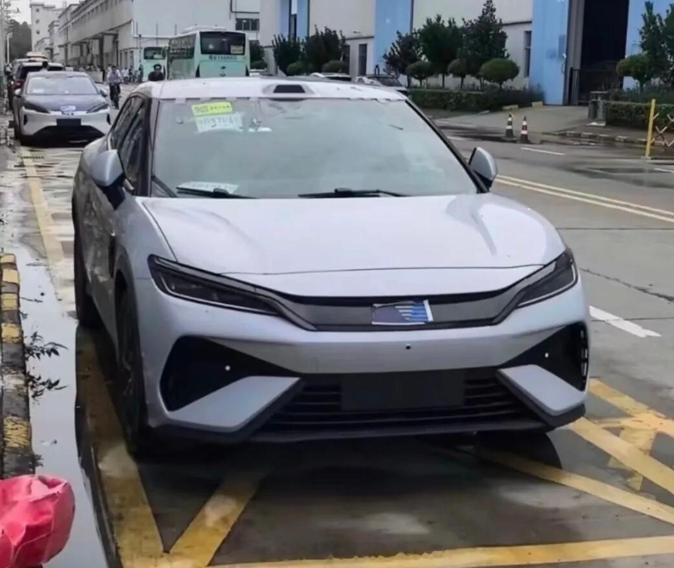 比亚迪全新宋L GT实车亮相，新车或将成为宋L EV的继任车型，外观上延续了宋L