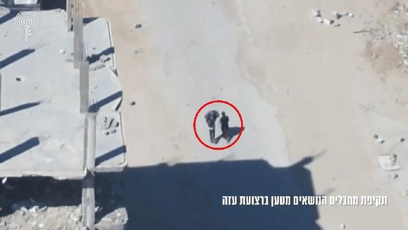 昨天，以色列侦查无人机在加沙运送爆炸物的两名圣战分子，然后一颗炸弹下去，送他们去