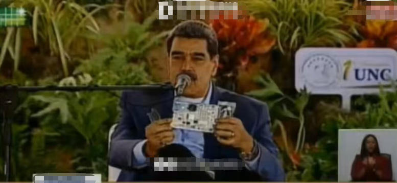 委内瑞拉总统马杜罗在公开讲话中展示了一块电路板，并宣布了一项雄心勃勃的计划。他表