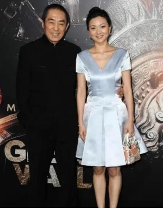 1999年，18岁的陈婷发现自己有了49岁张艺谋的孩子。陈婷打电话问张艺谋怎么办