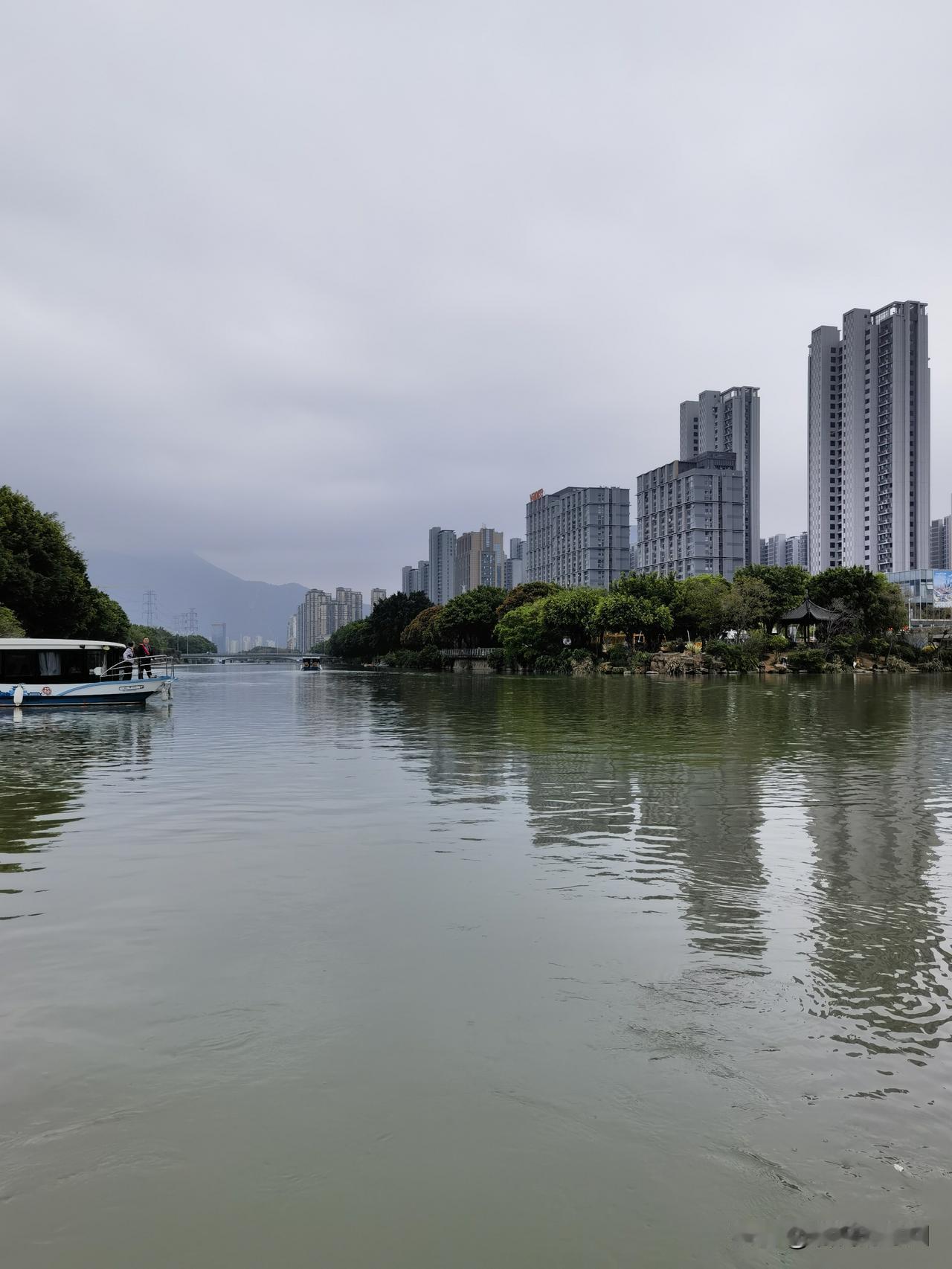 大彻大悟的人，
悟出一个最关键的道理：
只有经历过大风大浪，
才会真正让人成长让