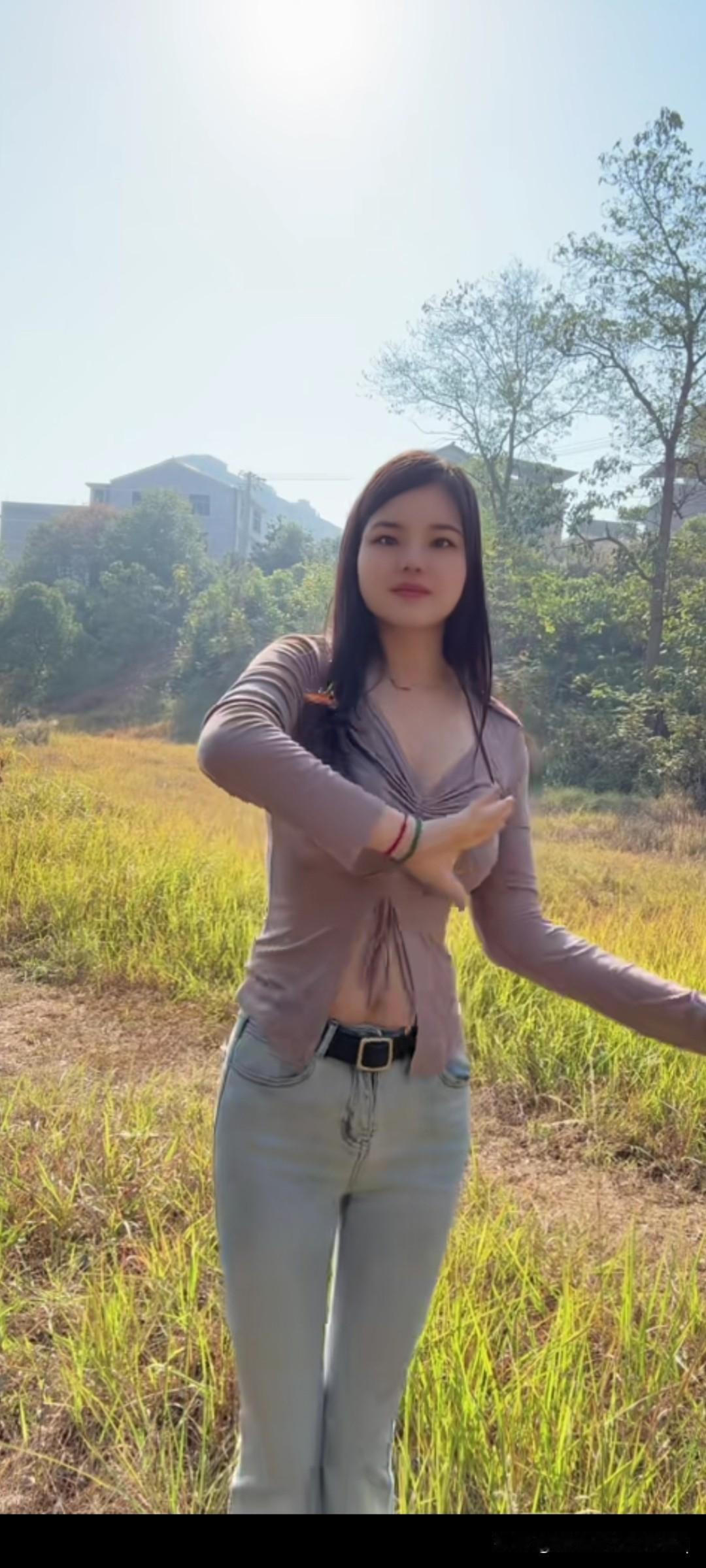 金黄色的田边缘起舞3