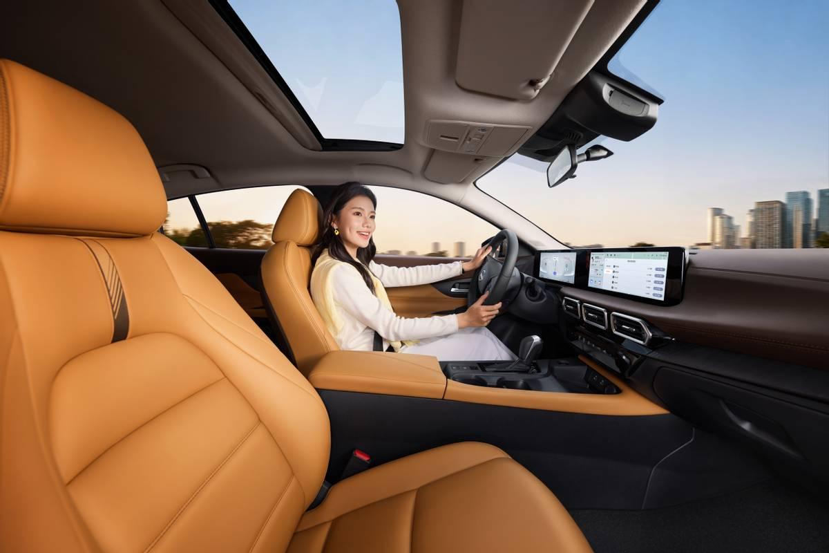 9.49万起！十五代轩逸这次把“智能短板”彻底补齐了
以前聊轩逸，大家第一反应是