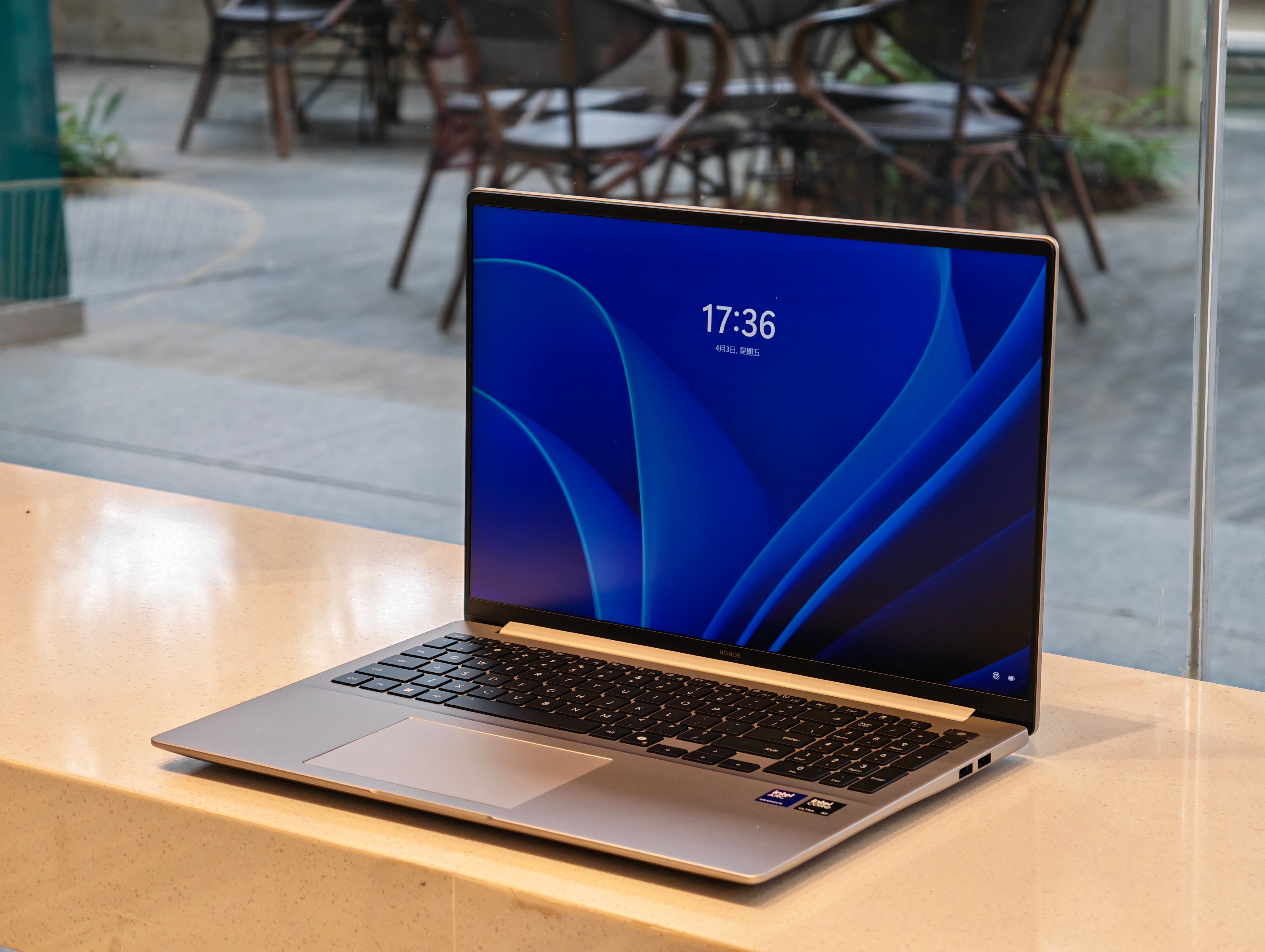 耀子今年这个MagicBook 16 颜值还是很不错的，配置方面也不错，看售价如