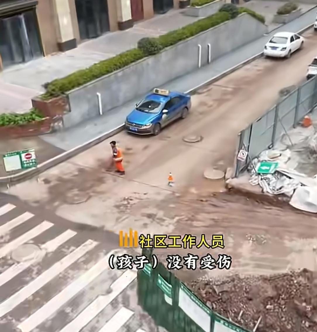 “不要跟我妈讲……”男孩玩耍时不慎坠井，获救后的反应太真实了！网友：这下全国人民